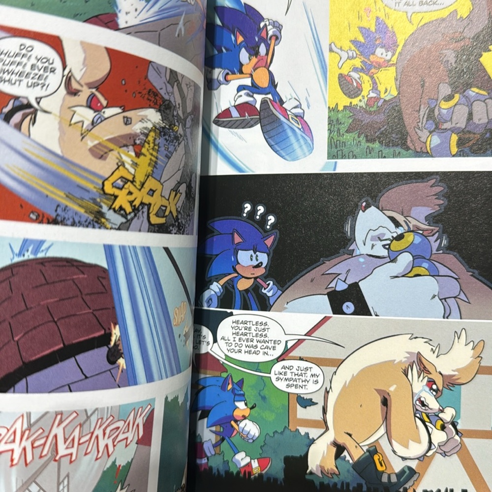 Sonic the Hedgehog | comic style book | paperback - Picture 5 of 5